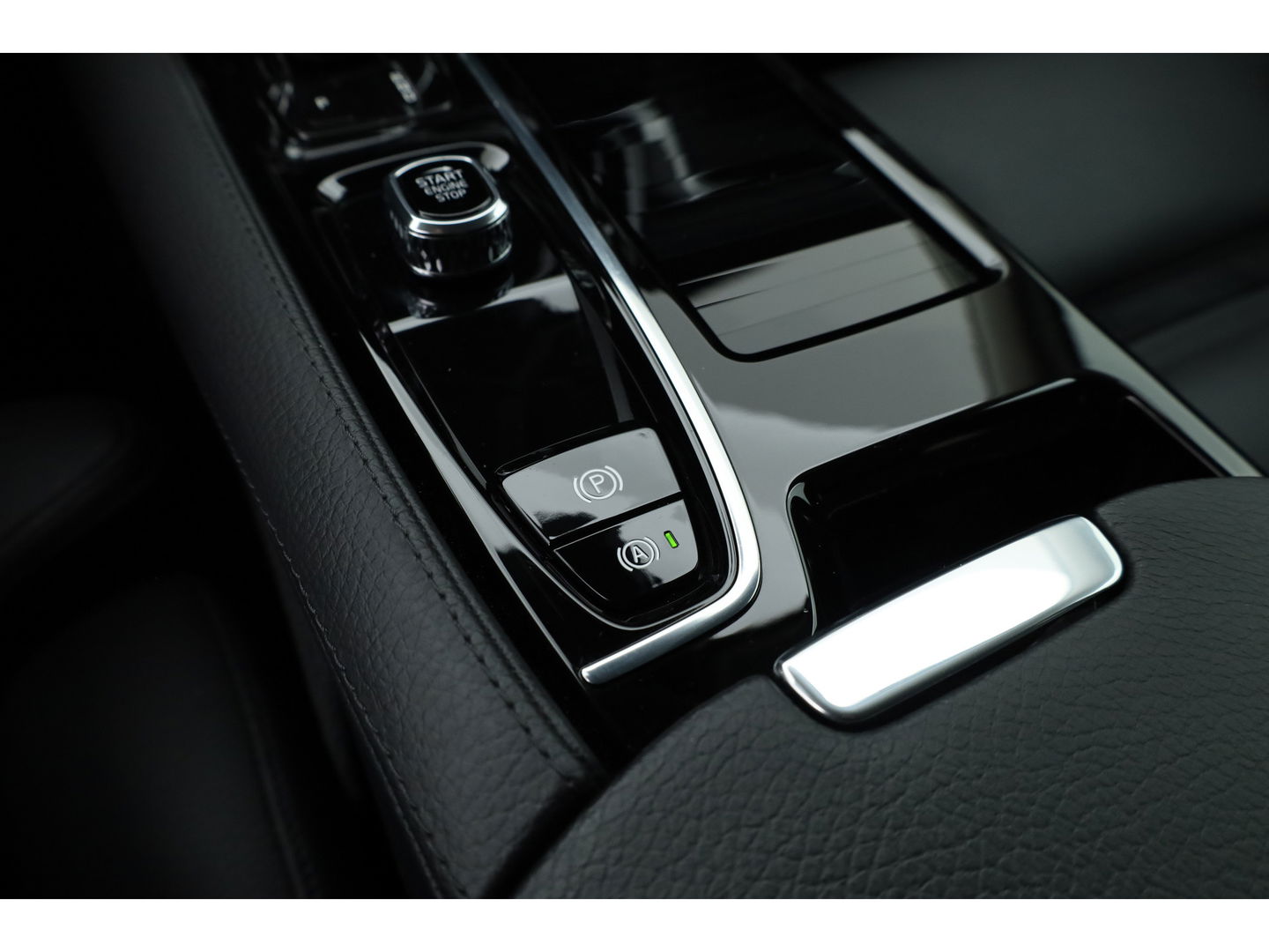 Volvo V60 2.0 T6 Recharge AWD Inscription | Long range | Harman Kardon | Elek. Trekhaak | Memory seats | Camera | Pilot Assist