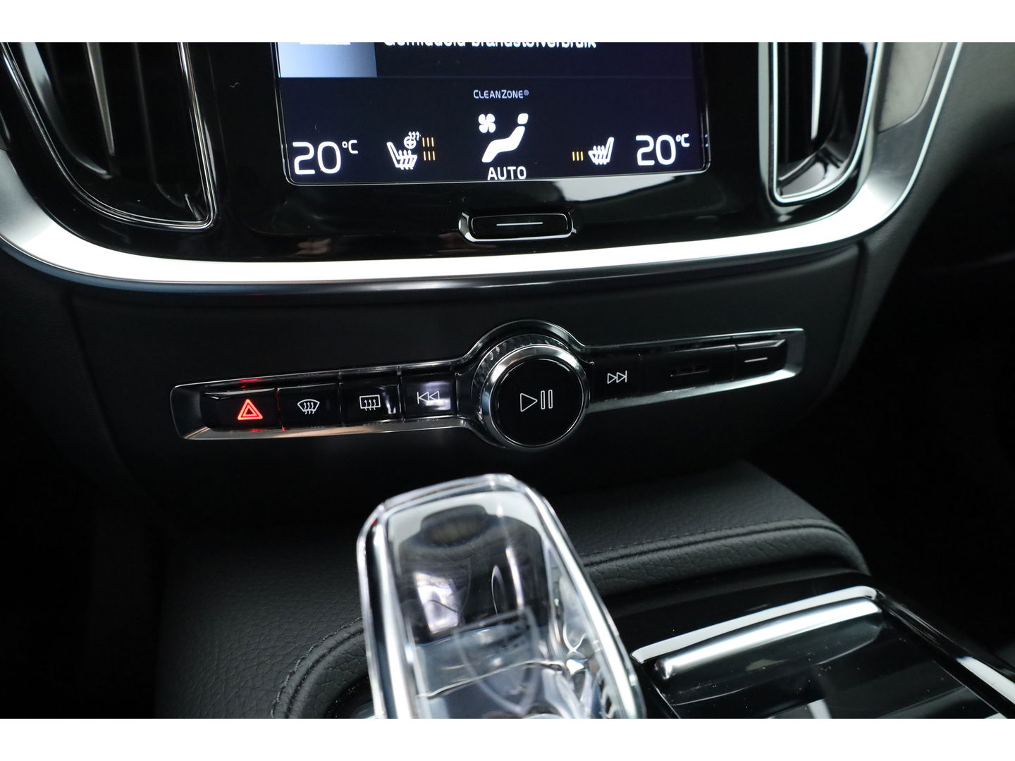 Volvo V60 2.0 T6 Recharge AWD Inscription | Long range | Harman Kardon | Elek. Trekhaak | Memory seats | Camera | Pilot Assist