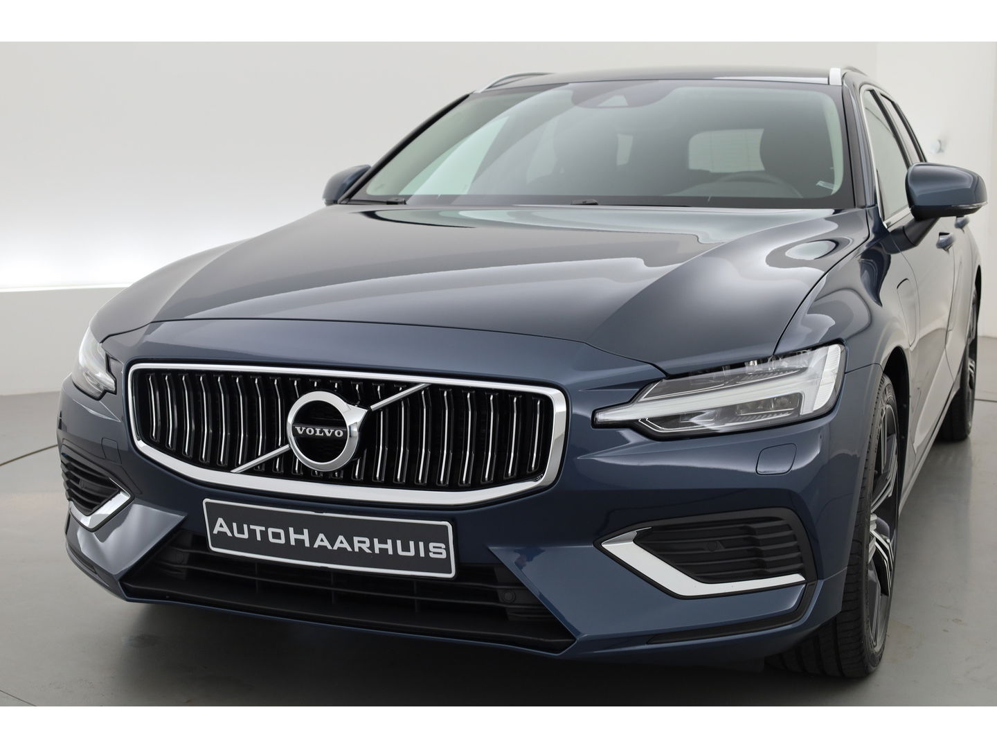 Volvo V60 2.0 T6 Recharge AWD Inscription | Long range | Harman Kardon | Elek. Trekhaak | Memory seats | Camera | Pilot Assist