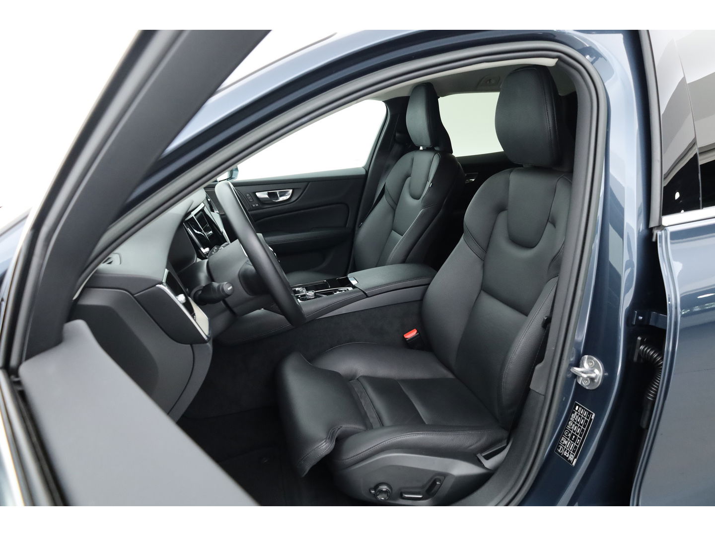 Volvo V60 2.0 T6 Recharge AWD Inscription | Long range | Harman Kardon | Elek. Trekhaak | Memory seats | Camera | Pilot Assist