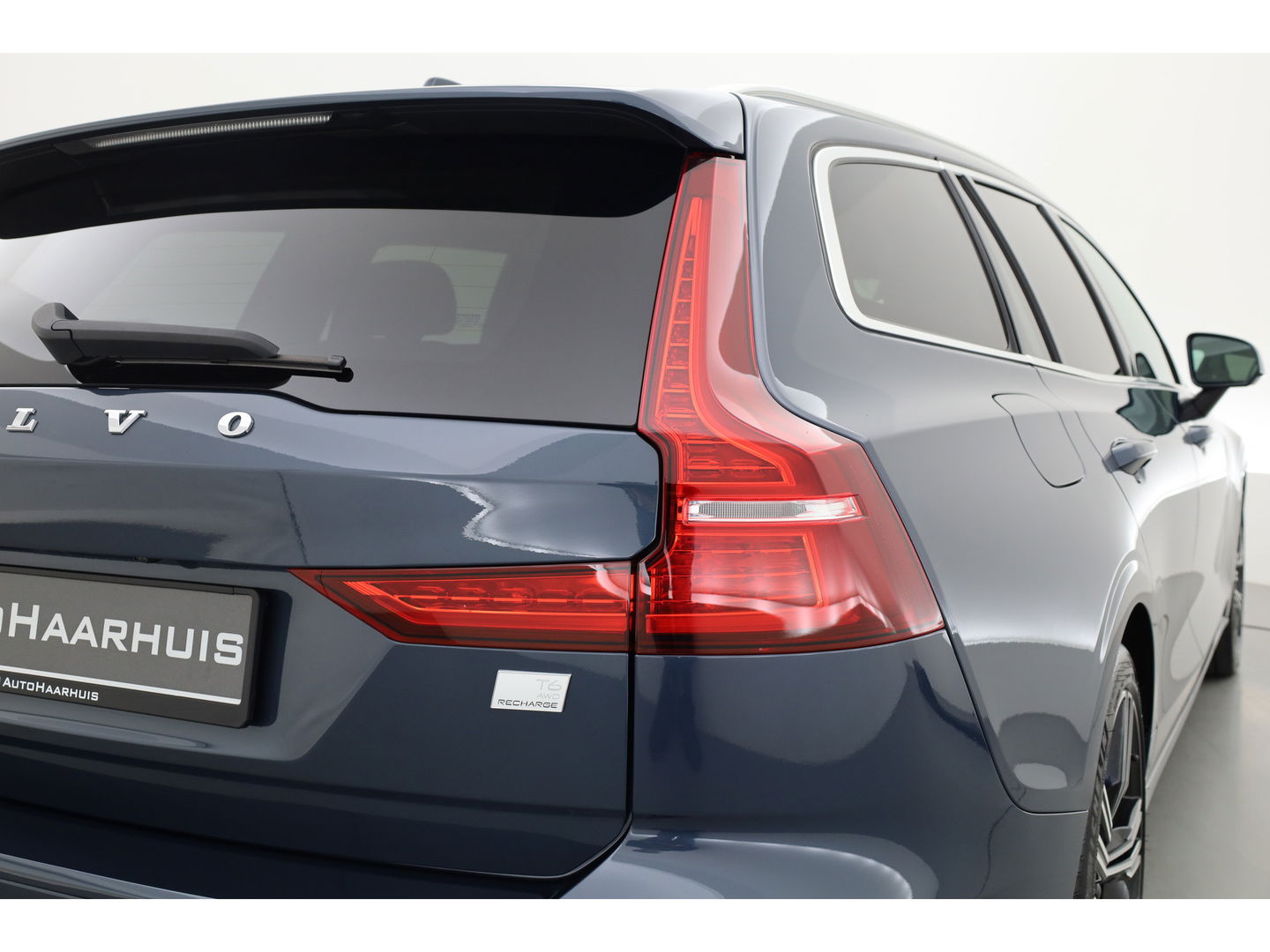 Volvo V60 2.0 T6 Recharge AWD Inscription | Long range | Harman Kardon | Elek. Trekhaak | Memory seats | Camera | Pilot Assist