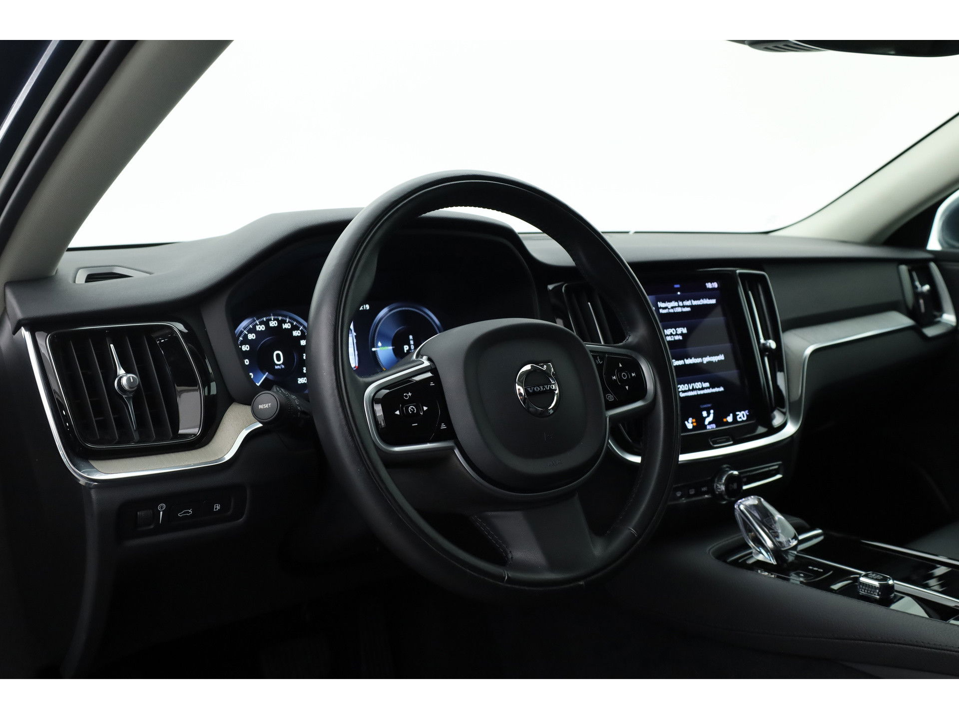 Volvo V60 2.0 T6 Recharge AWD Inscription | Long range | Harman Kardon | Elek. Trekhaak | Memory seats | Camera | Pilot Assist