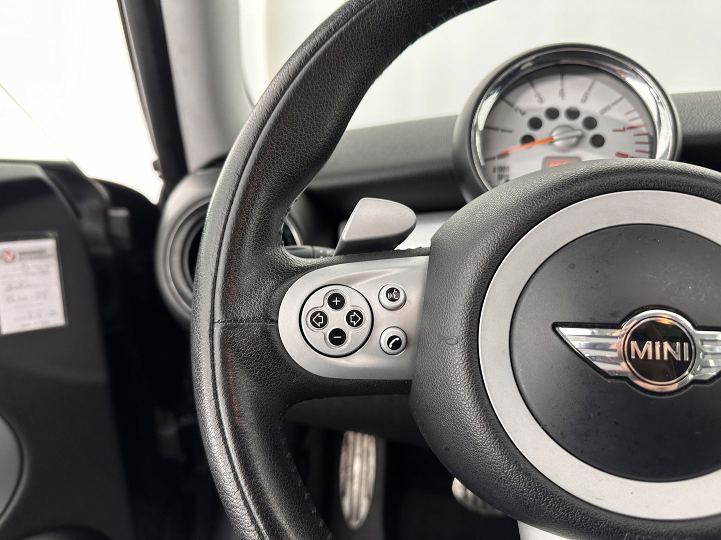 MINI Mini 1.6 Cooper S Chili-Pack ! STORING OLIEDRUK-OILPRESSURE FAULT ! Aut. *PANO | FULL-LEATHER | BI-XENON | SPORT-SEATS | NAVI-FULLMAP | ECC | HEATED-SEATS | SHIFT-PADDLES | PDC | CRUISE | 17''ALU*