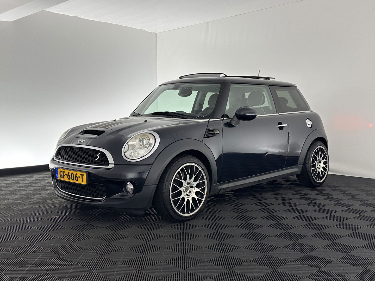 MINI Mini 1.6 Cooper S Chili-Pack ! STORING OLIEDRUK-OILPRESSURE FAULT ! Aut. *PANO | FULL-LEATHER | BI-XENON | SPORT-SEATS | NAVI-FULLMAP | ECC | HEATED-SEATS | SHIFT-PADDLES | PDC | CRUISE | 17''ALU*