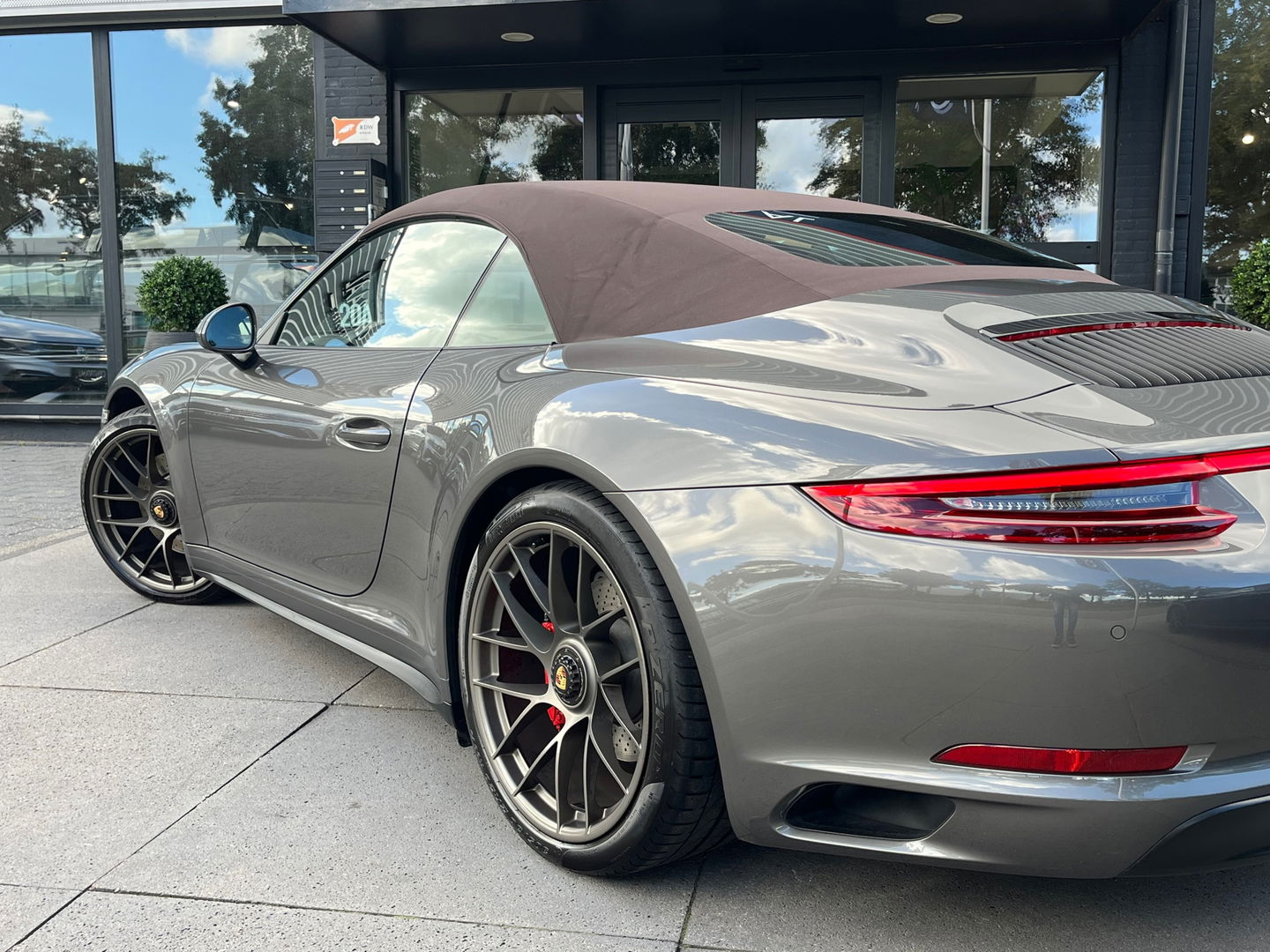 Porsche 911 Cabrio 3.0 Carrera GTS|NL-Auto|Sportchrono|Carbon|Bose|Sportuitlaat|PDLS+|Memory|Leder|450PK
