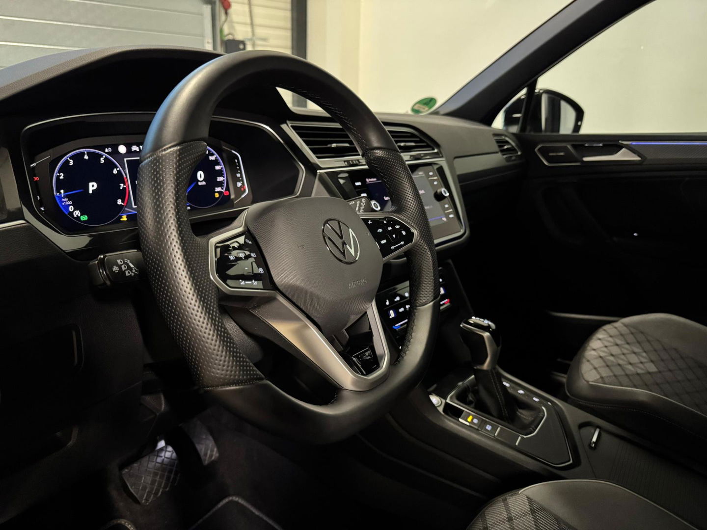 Volkswagen Tiguan 1.5 TSI R-Line PANO KEYLESS CAM