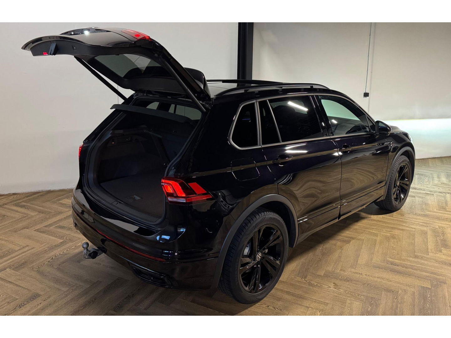 Volkswagen Tiguan 1.5 TSI R-Line PANO KEYLESS CAM