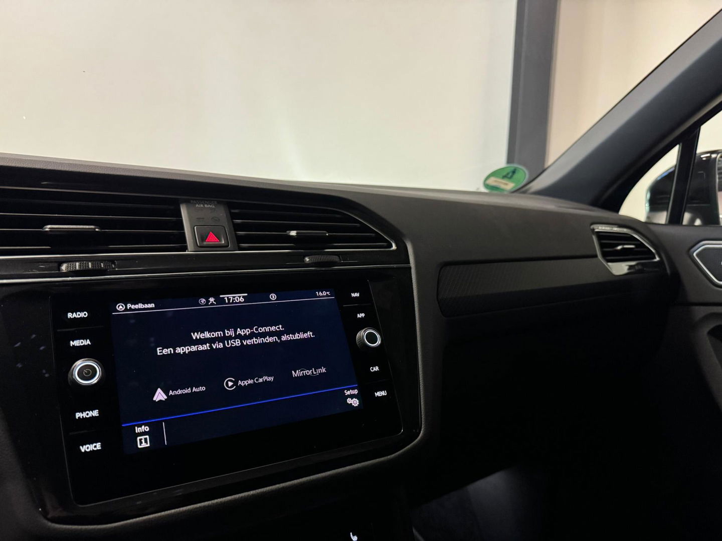Volkswagen Tiguan 1.5 TSI R-Line PANO KEYLESS CAM