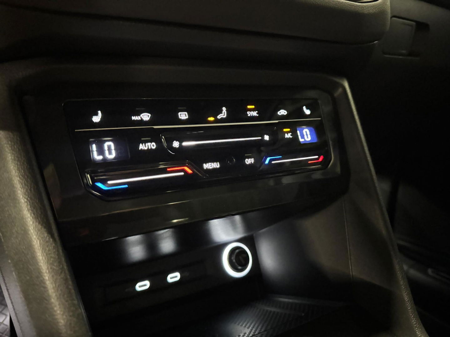Volkswagen Tiguan 1.5 TSI R-Line PANO KEYLESS CAM