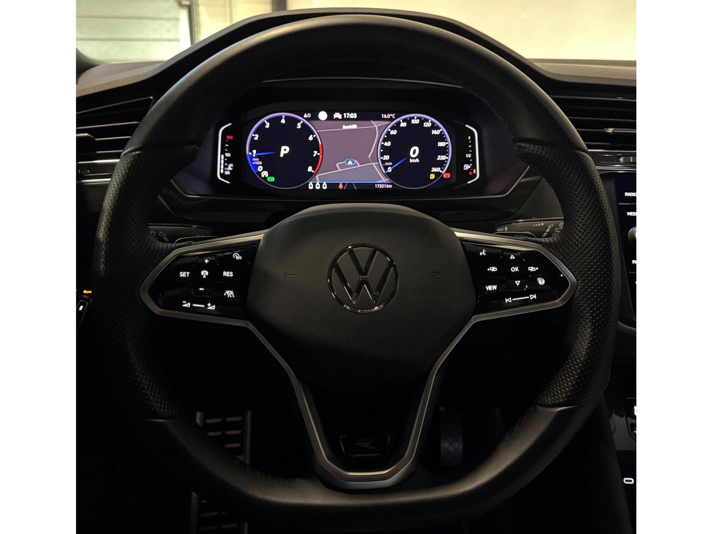 Volkswagen Tiguan 1.5 TSI R-Line PANO KEYLESS CAM