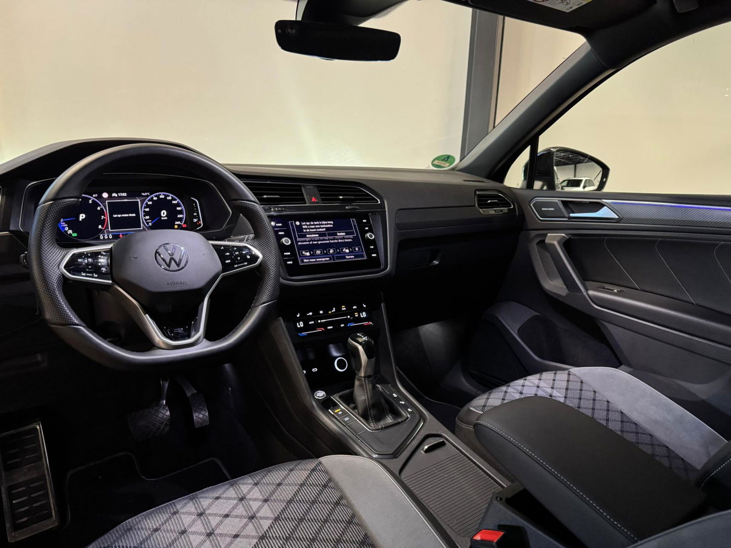 Volkswagen Tiguan 1.5 TSI R-Line PANO KEYLESS CAM