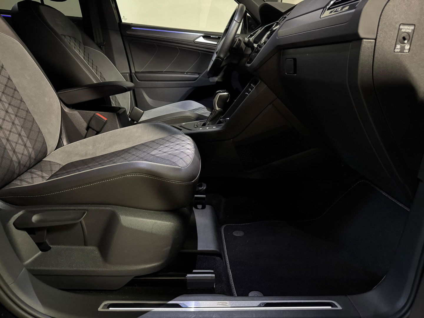 Volkswagen Tiguan 1.5 TSI R-Line PANO KEYLESS CAM