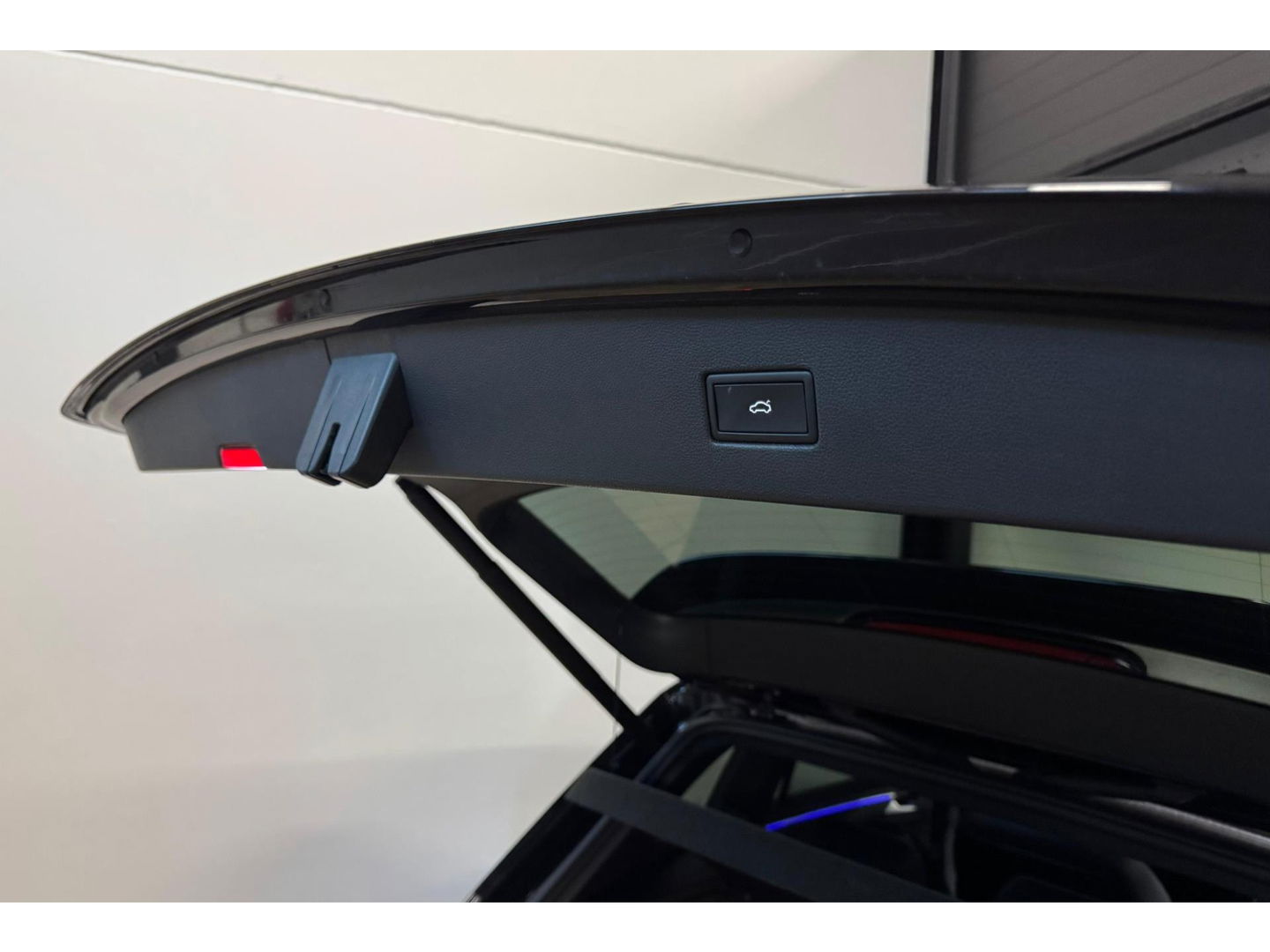 Volkswagen Tiguan 1.5 TSI R-Line PANO KEYLESS CAM