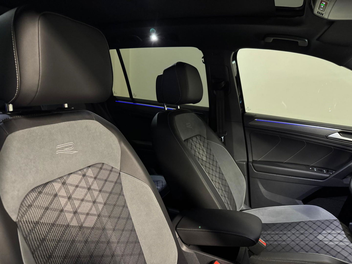 Volkswagen Tiguan 1.5 TSI R-Line PANO KEYLESS CAM