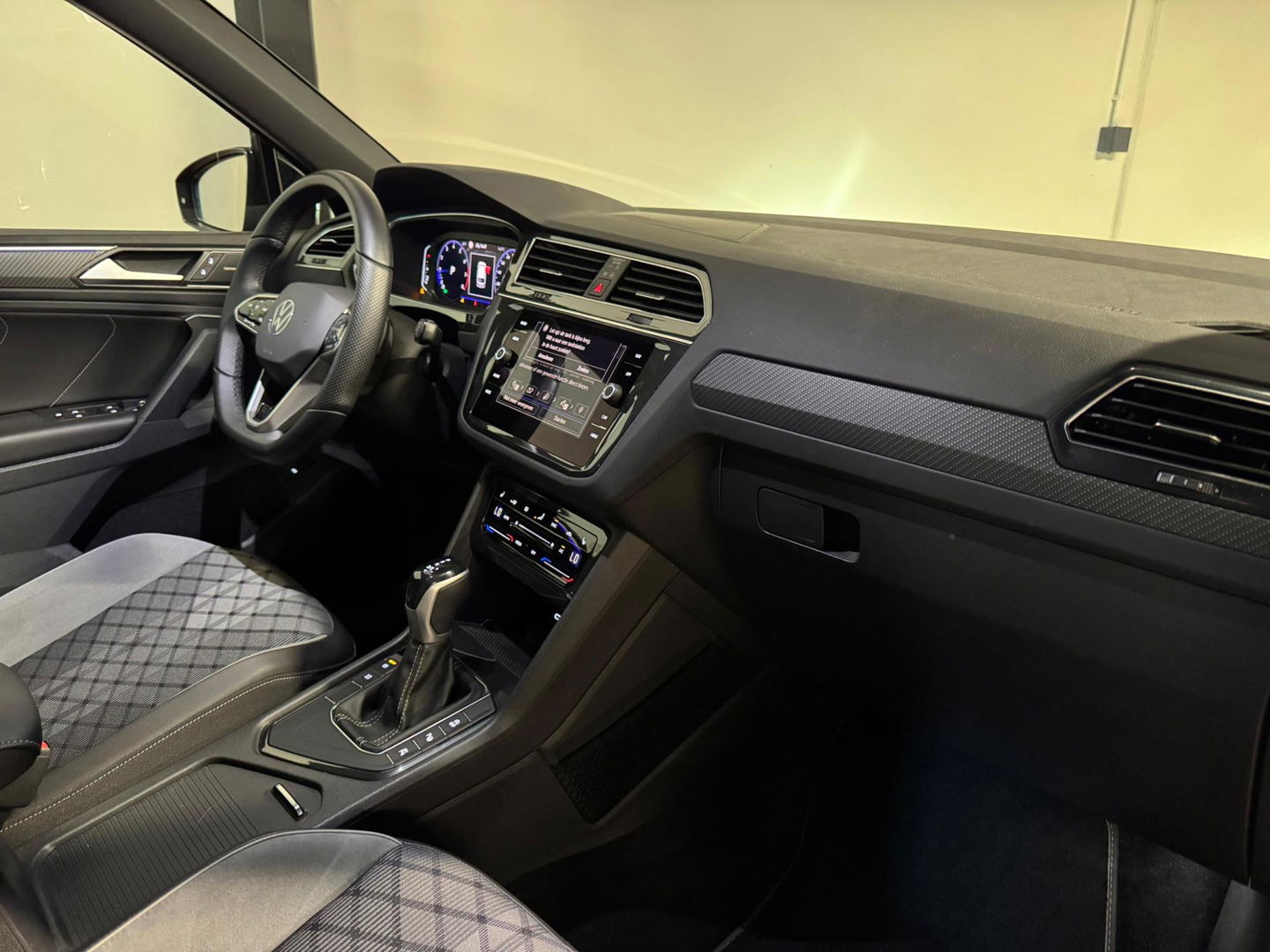 Volkswagen Tiguan 1.5 TSI R-Line PANO KEYLESS CAM