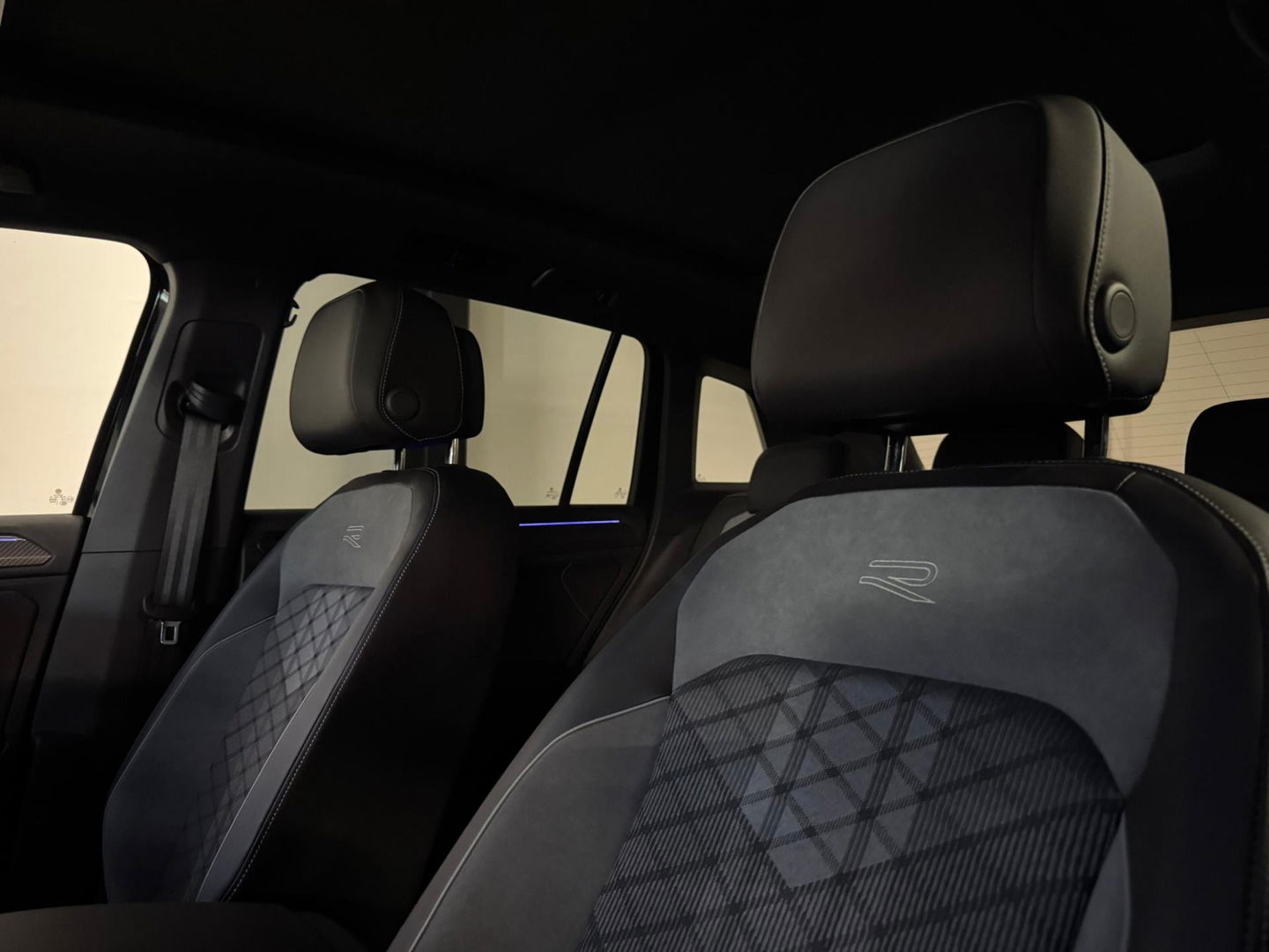 Volkswagen Tiguan 1.5 TSI R-Line PANO KEYLESS CAM