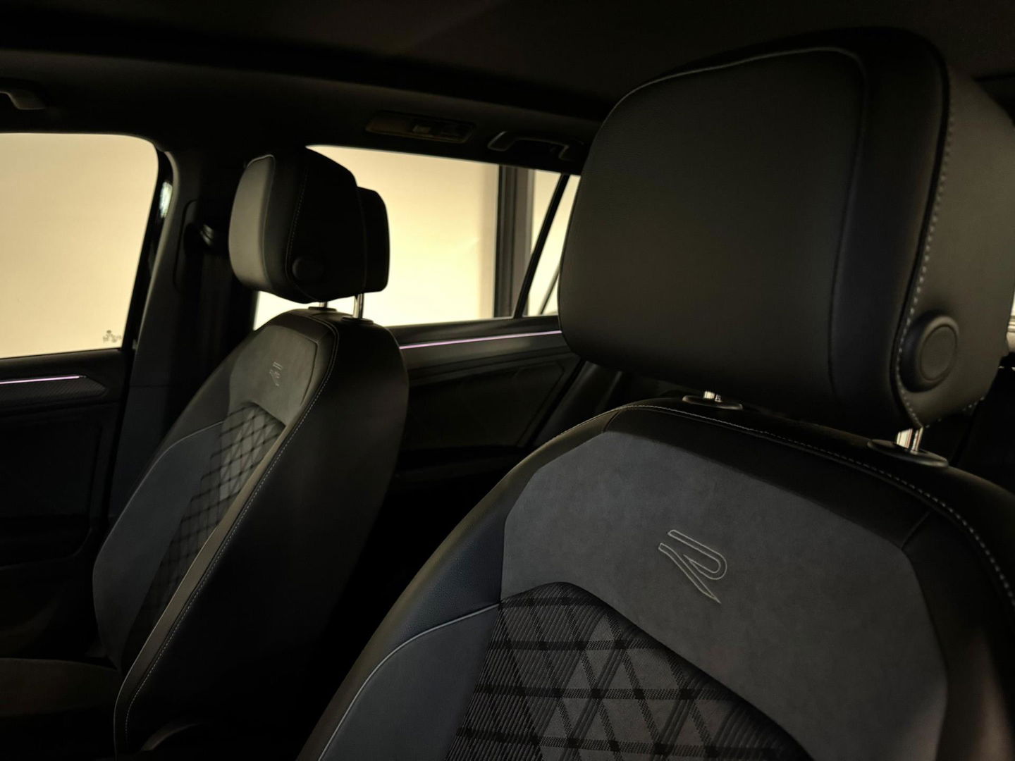 Volkswagen Tiguan 1.5 TSI R-Line PANO KEYLESS VOL'