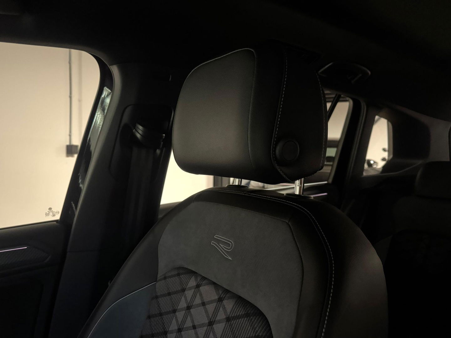 Volkswagen Tiguan 1.5 TSI R-Line PANO KEYLESS VOL'