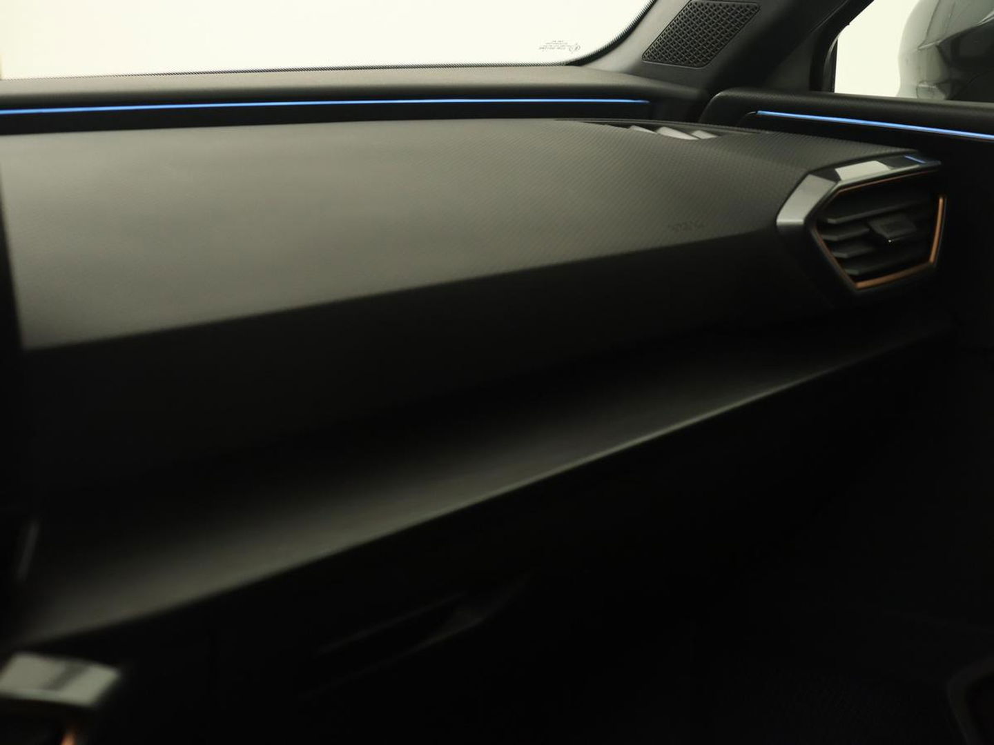 CUPRA Leon 1.4 eHybrid VZ | 245pk | Carplay | Navigatie | Sfeerverlichting | Keyless | Sportstoelen | Digital Cockpit | Parkeerhulp | PHEV | Plug In