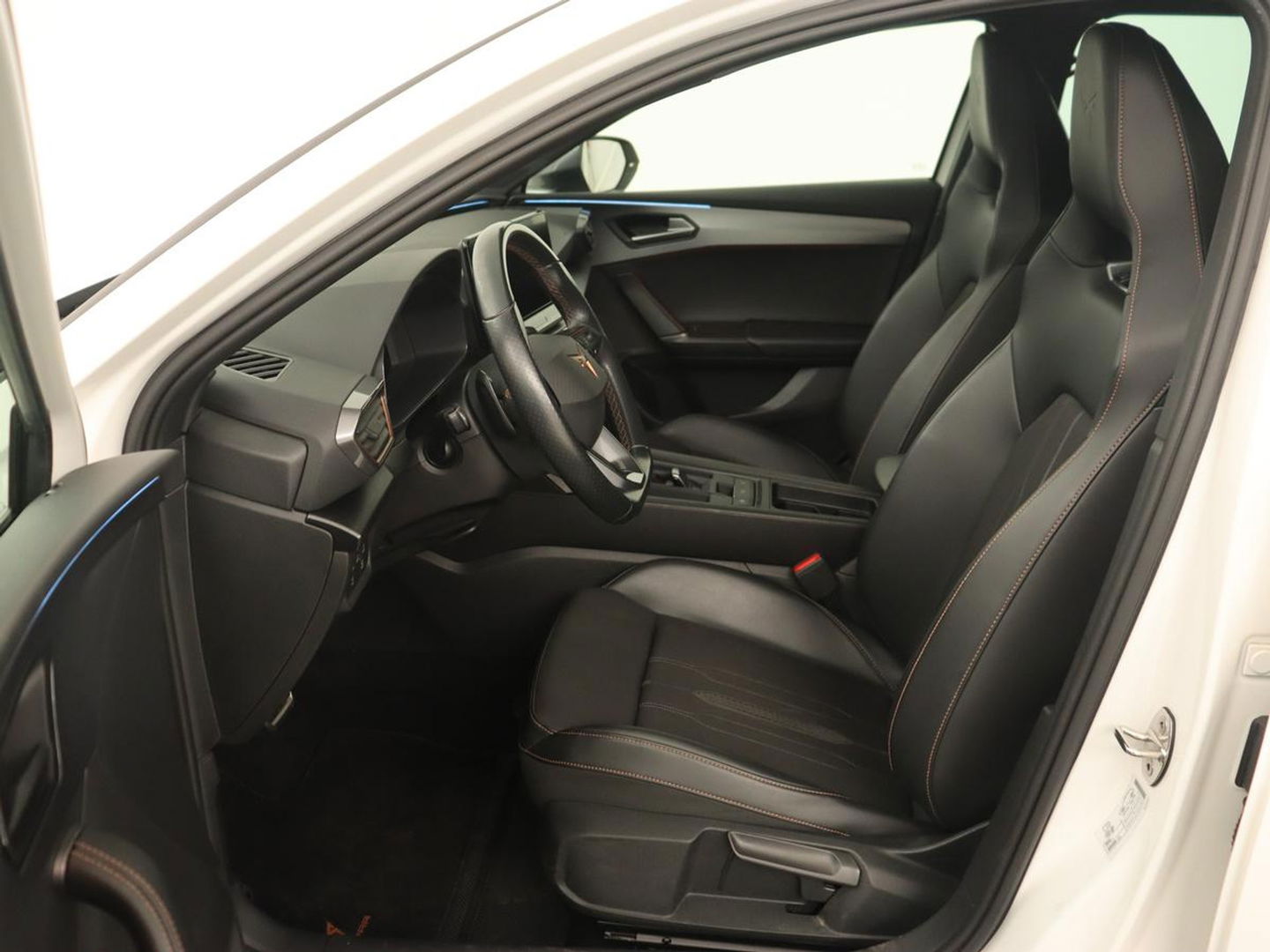 CUPRA Leon 1.4 eHybrid VZ | 245pk | Carplay | Navigatie | Sfeerverlichting | Keyless | Sportstoelen | Digital Cockpit | Parkeerhulp | PHEV | Plug In