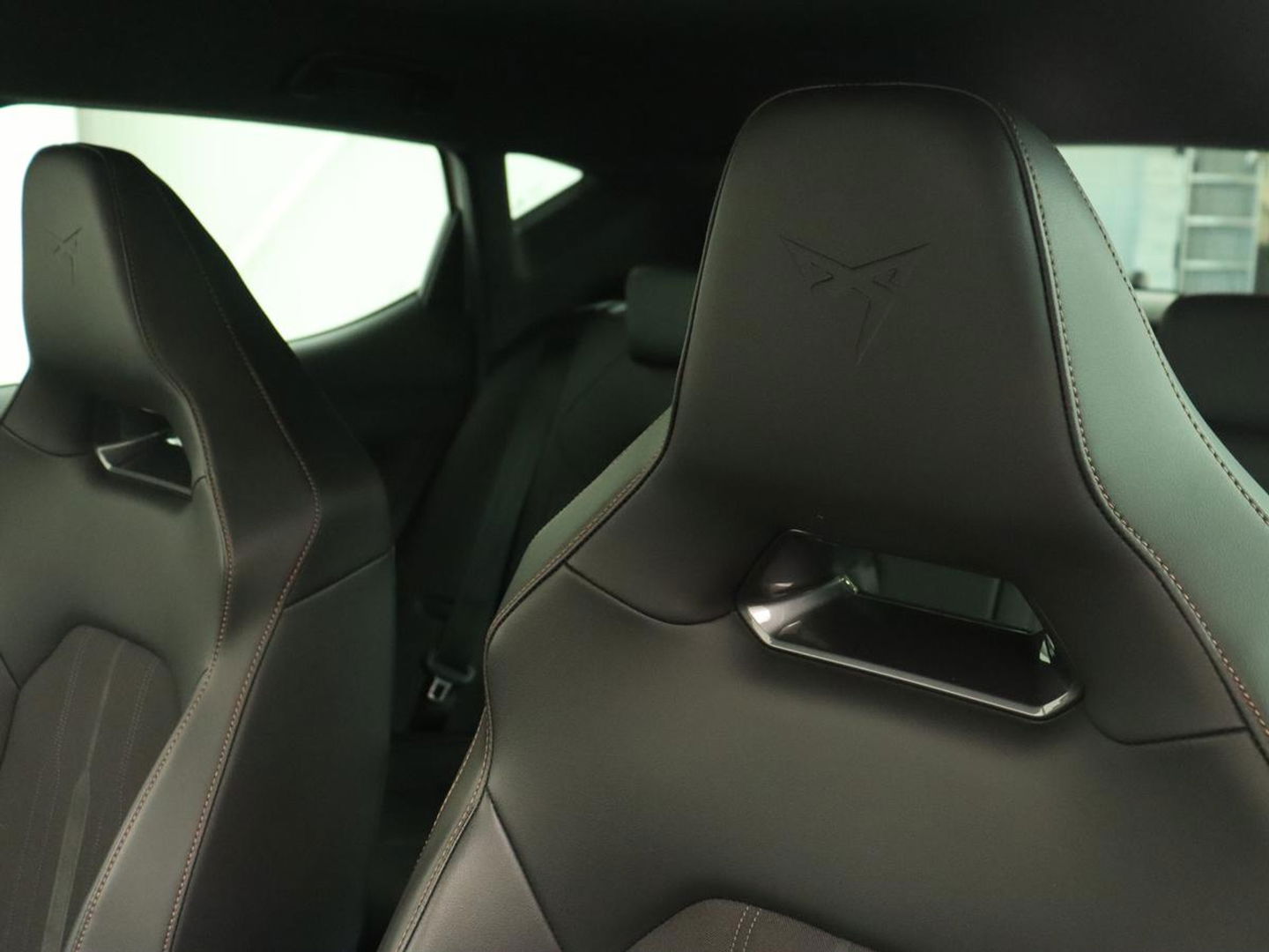 CUPRA Leon 1.4 eHybrid VZ | 245pk | Carplay | Navigatie | Sfeerverlichting | Keyless | Sportstoelen | Digital Cockpit | Parkeerhulp | PHEV | Plug In