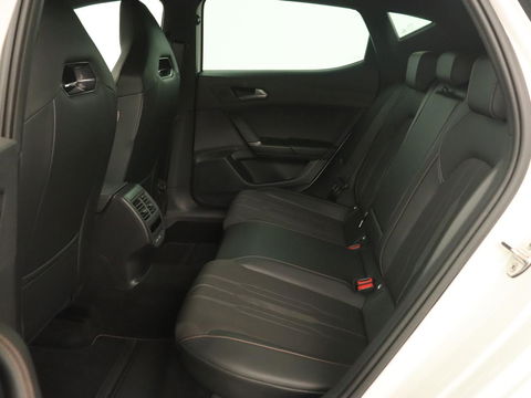 CUPRA Leon 1.4 eHybrid VZ | 245pk | Carplay | Navigatie | Sfeerverlichting | Keyless | Sportstoelen | Digital Cockpit | Parkeerhulp | PHEV | Plug In