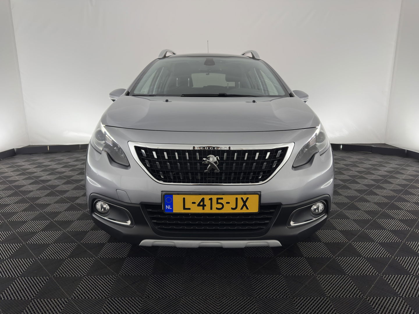 Peugeot 2008 1.2 PureTech Allure Aut. *PANO | LEATHER-FABRIC | HEATED-SPORTSEATS | CARPLAY | ECC | CAMERA | PRIVACY-GLASS | PDC | CRUISE | 16''ALU*