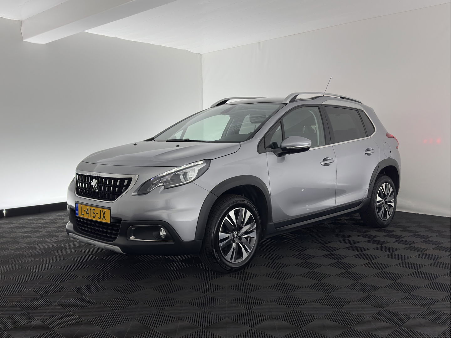 Peugeot 2008 1.2 PureTech Allure Aut. *PANO | LEATHER-FABRIC | HEATED-SPORTSEATS | CARPLAY | ECC | CAMERA | PRIVACY-GLASS | PDC | CRUISE | 16''ALU*