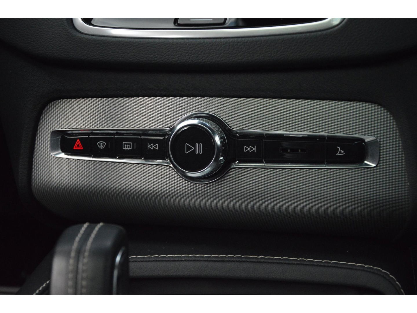 Volvo XC90 T8 Hybride AWD R-Design | Luchtvering | 360° Camera | Harman Kardon | Pilot-Assist | Stuur + Stoel Verwarmd |