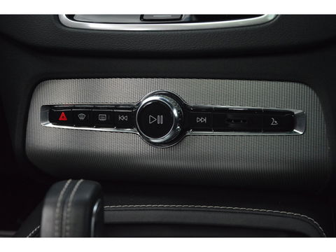Volvo XC90 T8 Hybride AWD R-Design | Luchtvering | 360° Camera | Harman Kardon | Pilot-Assist | Stuur + Stoel Verwarmd |