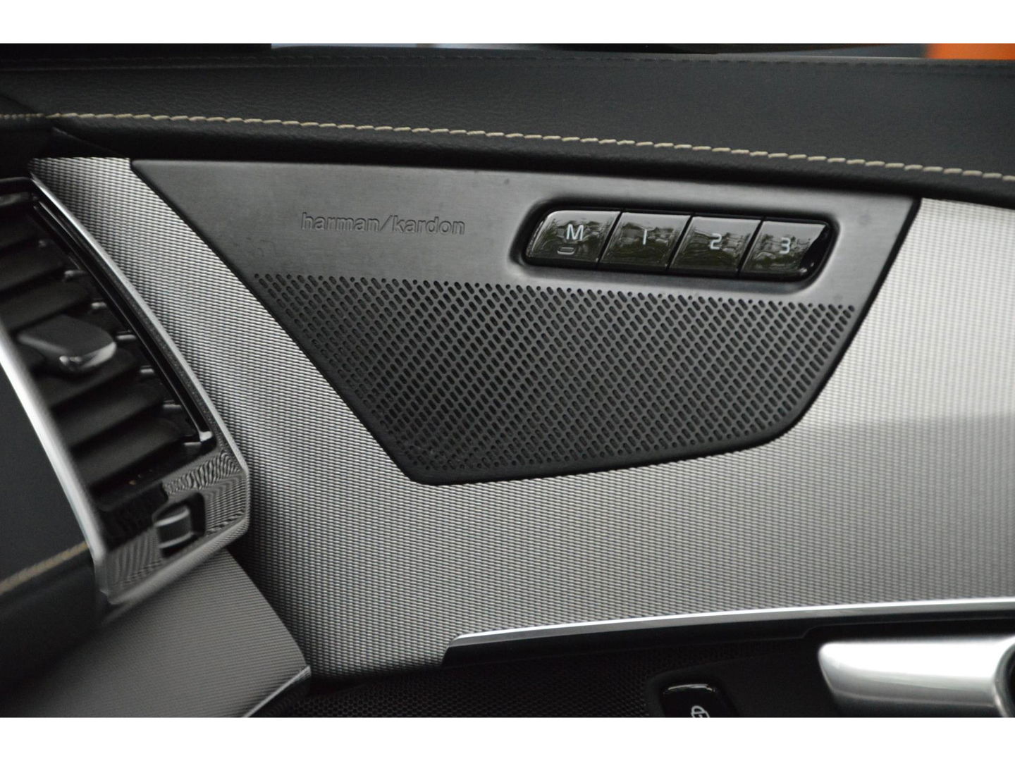 Volvo XC90 T8 Hybride AWD R-Design | Luchtvering | 360° Camera | Harman Kardon | Pilot-Assist | Stuur + Stoel Verwarmd |