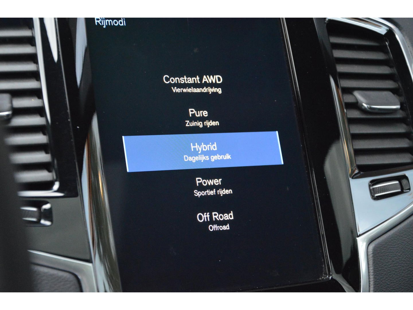 Volvo XC90 T8 Hybride AWD R-Design | Luchtvering | 360° Camera | Harman Kardon | Pilot-Assist | Stuur + Stoel Verwarmd |