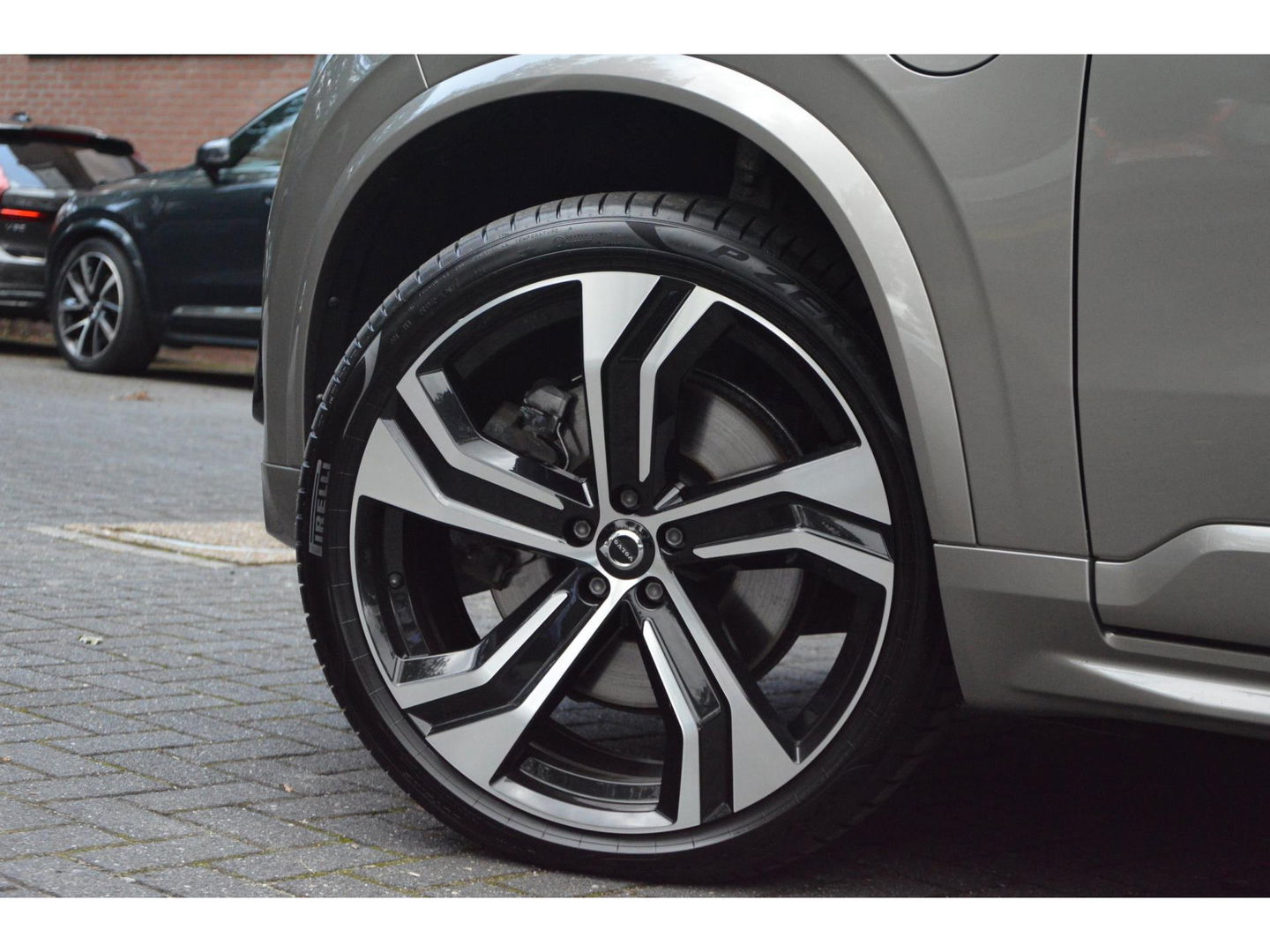 Volvo XC90 T8 Hybride AWD R-Design | Luchtvering | 360° Camera | Harman Kardon | Pilot-Assist | Stuur + Stoel Verwarmd |