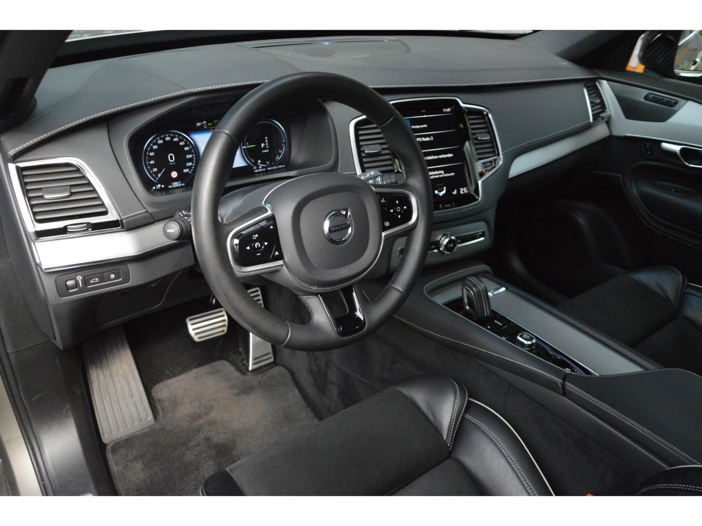Volvo XC90 T8 Hybride AWD R-Design | Luchtvering | 360° Camera | Harman Kardon | Pilot-Assist | Stuur + Stoel Verwarmd |