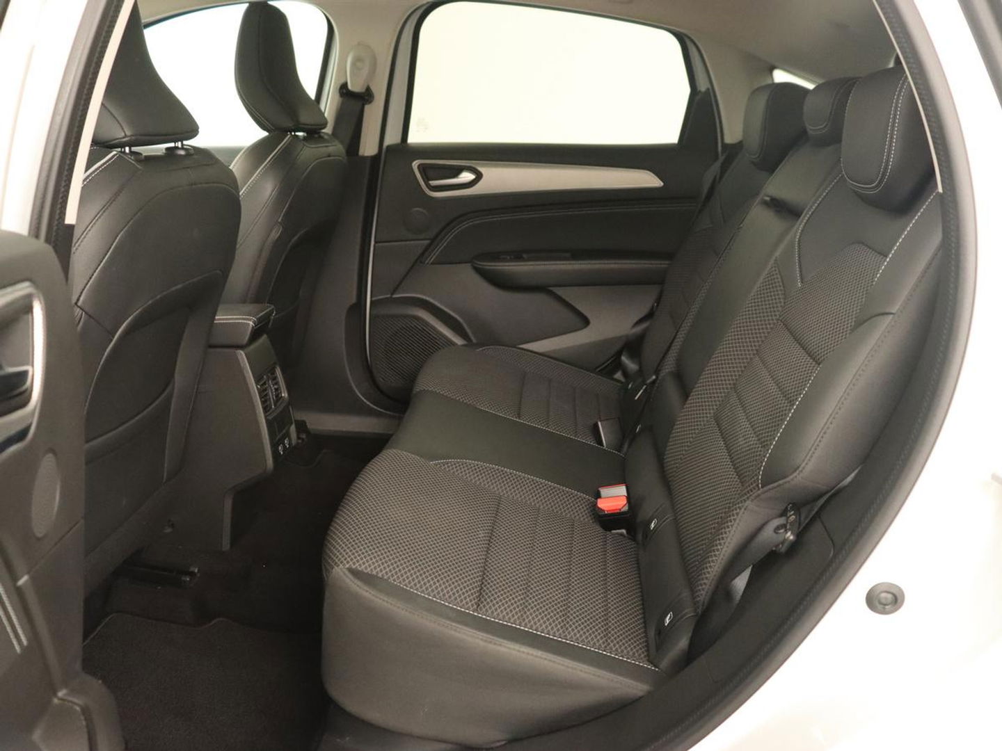 Renault Arkana 1.6 E-Tech Hybrid 145 Intens | Panoramadak | Adaptive cruise | Camera | Half leder | Carplay | Dodehoek detectie | Navigatie