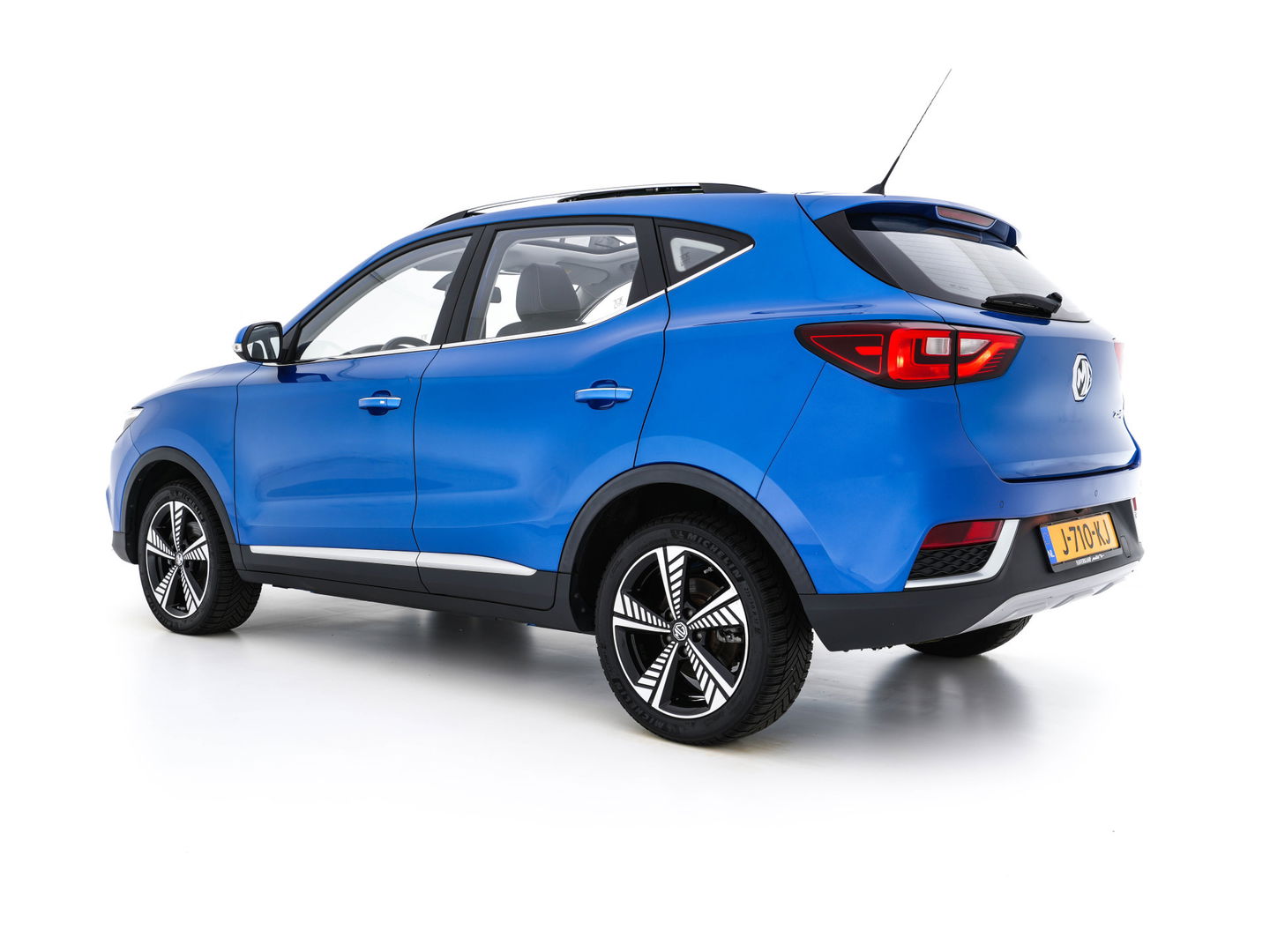 MG ZS EV Luxury 45 kWh {SOH-96 %} (INCL-BTW) Aut. *PANO | LUXURY-LEATHER | CCS-FASTLOADER | KEYLESS | NAVI-FULLMAP | ADAPTIVE-CRUISE | CAMERA | HEATED-SPORTSEATS | CARPLAY | BLINDSPOT | DAB | LANE-ASSIST | PRIVACY-GLASS | 17"