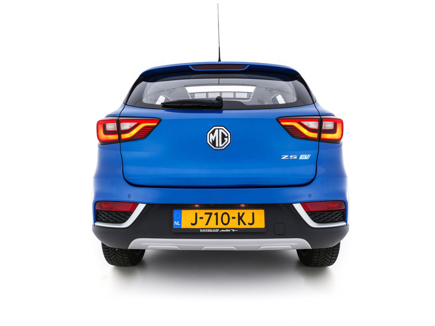 MG ZS EV Luxury 45 kWh {SOH-96 %} (INCL-BTW) Aut. *PANO | LUXURY-LEATHER | CCS-FASTLOADER | KEYLESS | NAVI-FULLMAP | ADAPTIVE-CRUISE | CAMERA | HEATED-SPORTSEATS | CARPLAY | BLINDSPOT | DAB | LANE-ASSIST | PRIVACY-GLASS | 17"