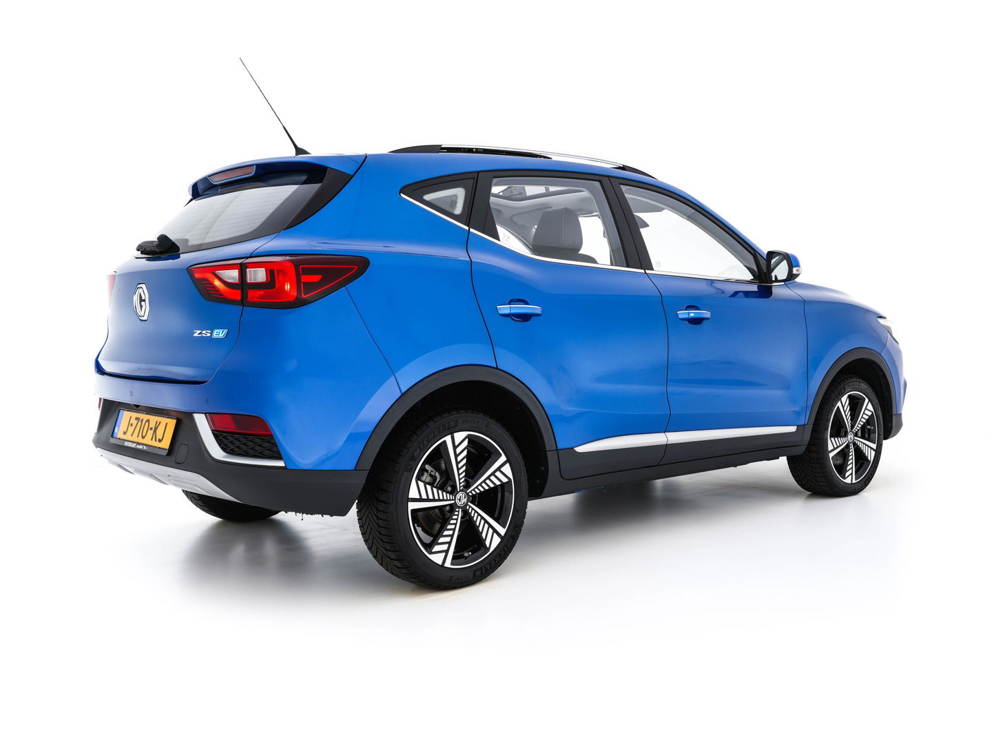 MG ZS EV Luxury 45 kWh {SOH-96 %} (INCL-BTW) Aut. *PANO | LUXURY-LEATHER | CCS-FASTLOADER | KEYLESS | NAVI-FULLMAP | ADAPTIVE-CRUISE | CAMERA | HEATED-SPORTSEATS | CARPLAY | BLINDSPOT | DAB | LANE-ASSIST | PRIVACY-GLASS | 17"