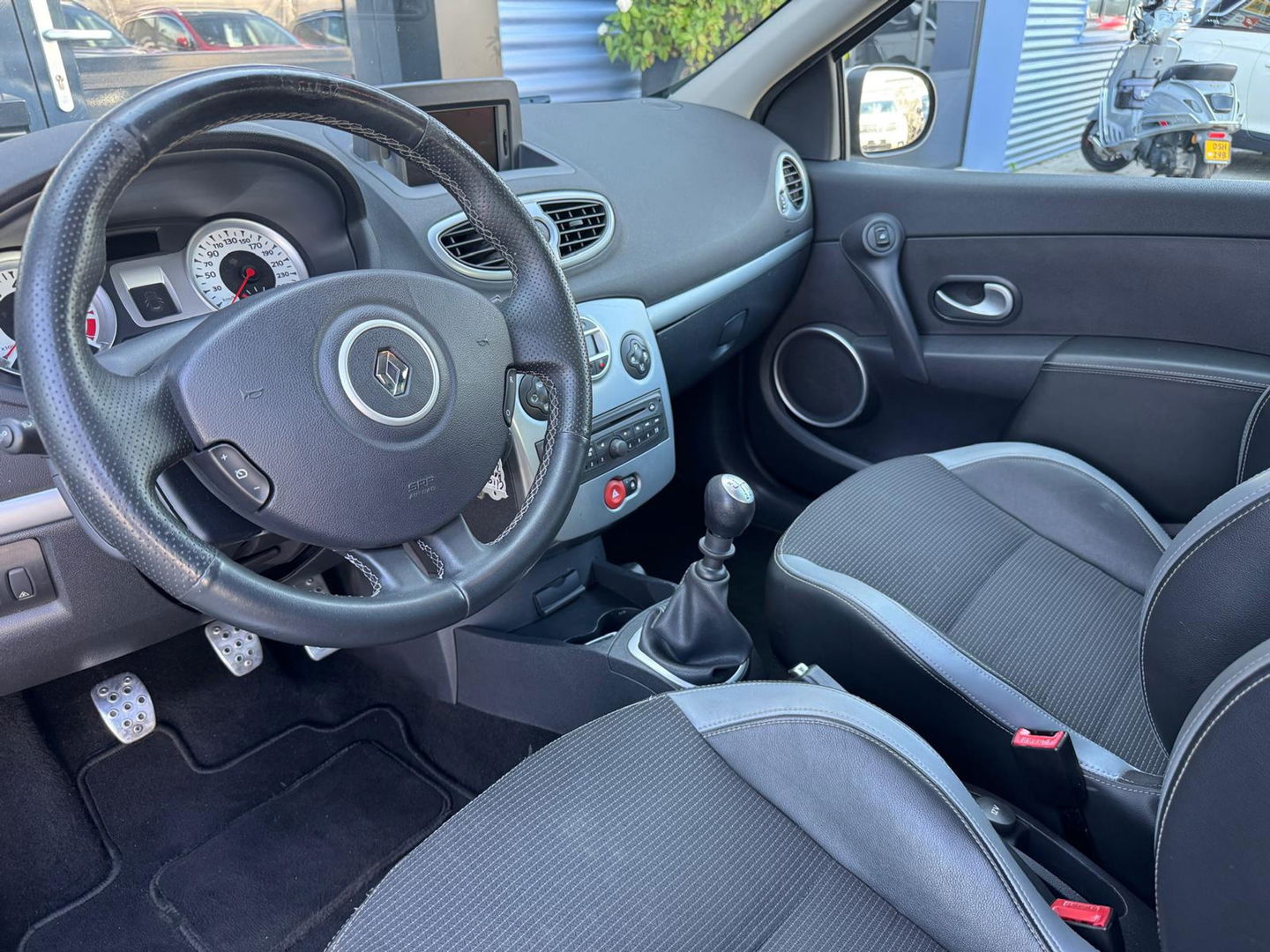 Renault Clio 1.6 GT Navi|Cruise control|Lichtmetalen velgen|Half leder