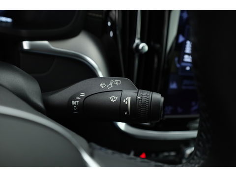 Volvo V60 2.0 B4 R-Design | 197PK | Pano-dak | Sportstoelen | ACC | Leren Dashboard | Camera | Airco separaat achter