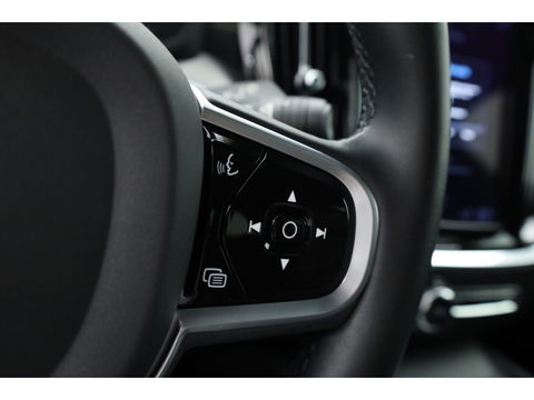 Volvo V60 2.0 B4 R-Design | 197PK | Pano-dak | Sportstoelen | ACC | Leren Dashboard | Camera | Airco separaat achter
