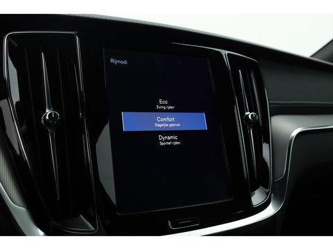 Volvo V60 2.0 B4 R-Design | 197PK | Pano-dak | Sportstoelen | ACC | Leren Dashboard | Camera | Airco separaat achter