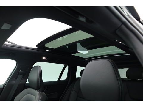 Volvo V60 2.0 B4 R-Design | 197PK | Pano-dak | Sportstoelen | ACC | Leren Dashboard | Camera | Airco separaat achter