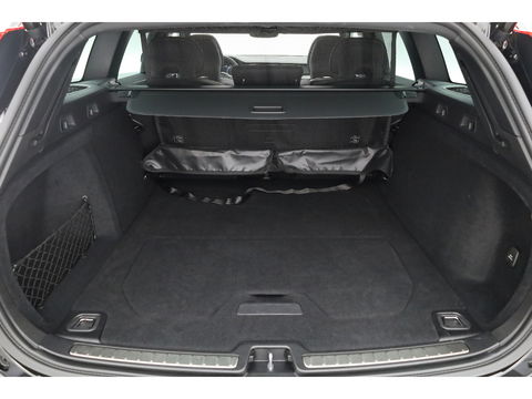 Volvo V60 2.0 B4 R-Design | 197PK | Pano-dak | Sportstoelen | ACC | Leren Dashboard | Camera | Airco separaat achter