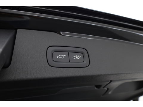 Volvo V60 2.0 B4 R-Design | 197PK | Pano-dak | Sportstoelen | ACC | Leren Dashboard | Camera | Airco separaat achter
