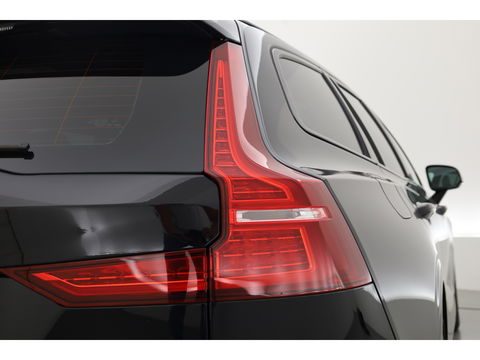 Volvo V60 2.0 B4 R-Design | 197PK | Pano-dak | Sportstoelen | ACC | Leren Dashboard | Camera | Airco separaat achter