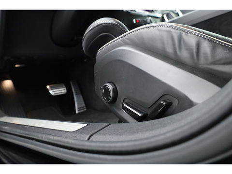 Volvo V60 2.0 B4 R-Design | 197PK | Pano-dak | Sportstoelen | ACC | Leren Dashboard | Camera | Airco separaat achter