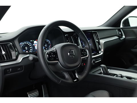 Volvo V60 2.0 B4 R-Design | 197PK | Pano-dak | Sportstoelen | ACC | Leren Dashboard | Camera | Airco separaat achter