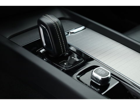 Volvo V60 2.0 B4 R-Design | 197PK | Pano-dak | Sportstoelen | ACC | Leren Dashboard | Camera | Airco separaat achter