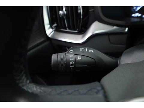 Volvo V60 2.0 B4 R-Design | 197PK | Pano-dak | Sportstoelen | ACC | Leren Dashboard | Camera | Airco separaat achter